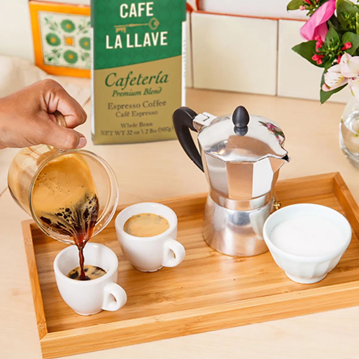 Cafe La Llave Café espresso de grano entero, tostado oscuro premium, bolsas de 32 onzas (paquete de 2), rica mezcla de estilo cubano