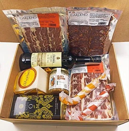 Lote de Navidad con queso semicurado, oliva virgen extra y paleta ibérica de bellota